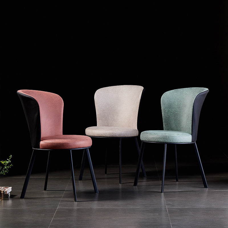 Chaises sans bras à dossier solide rembourrées par chaise latérale de salle à manger en cuir moderne