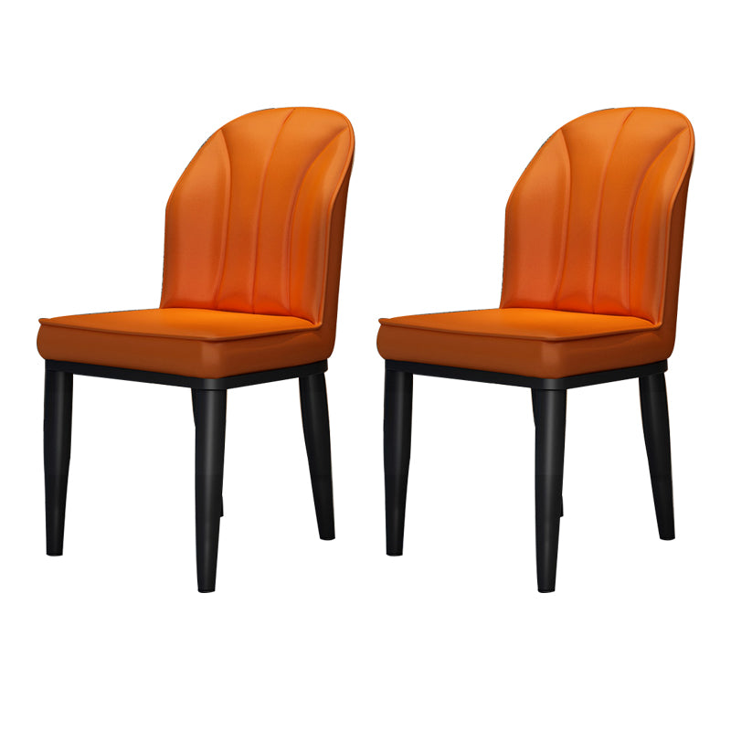 La salle à manger contemporaine en métal préside les chaises latérales à oreilles de finition métallique