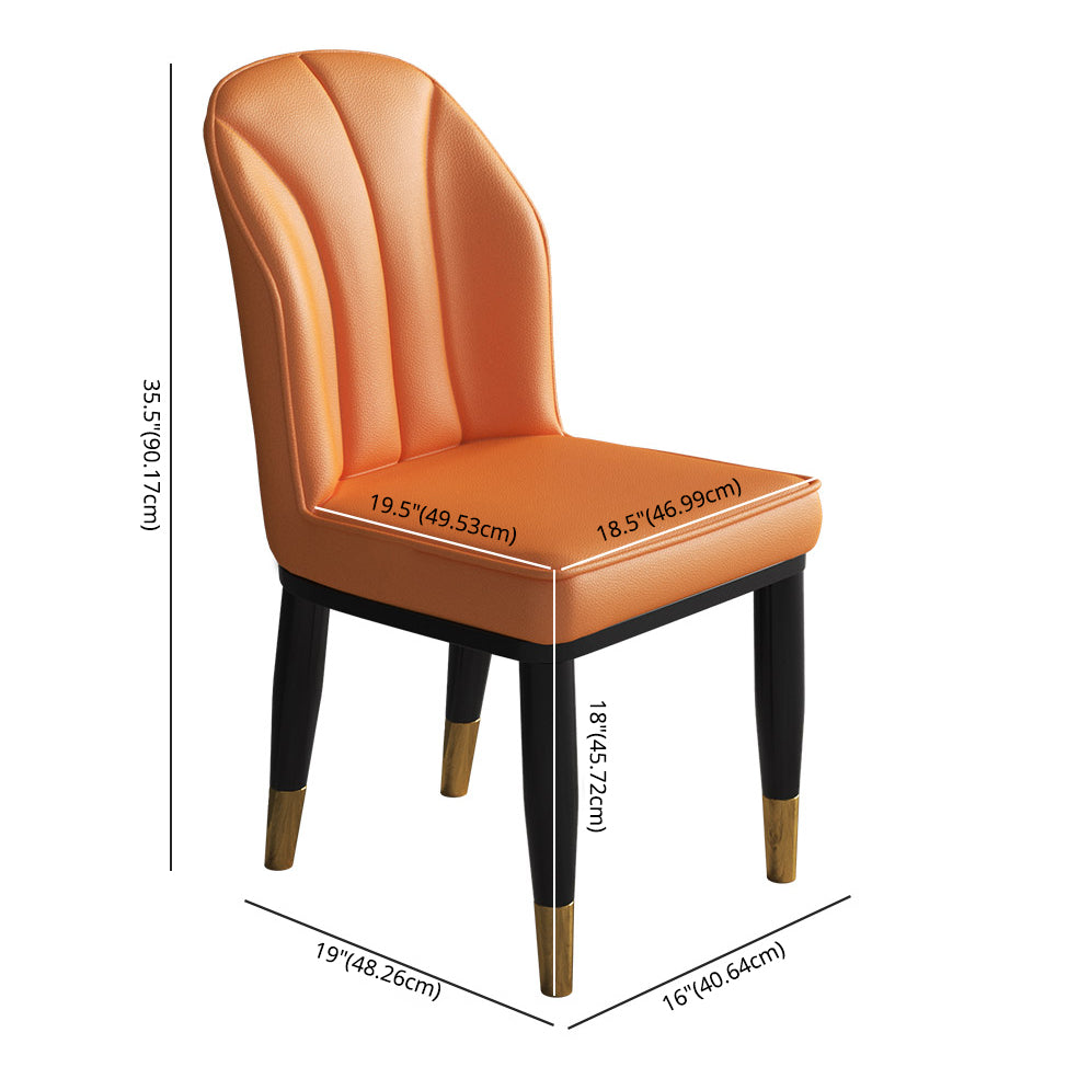 La salle à manger contemporaine en métal préside les chaises latérales à oreilles de finition métallique