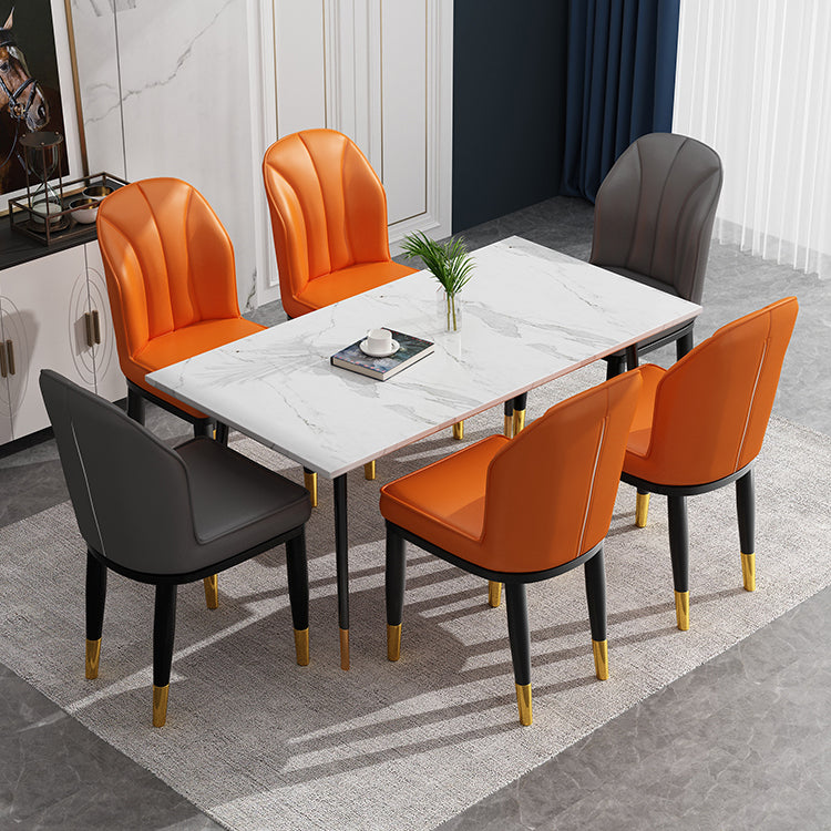 La salle à manger contemporaine en métal préside les chaises latérales à oreilles de finition métallique