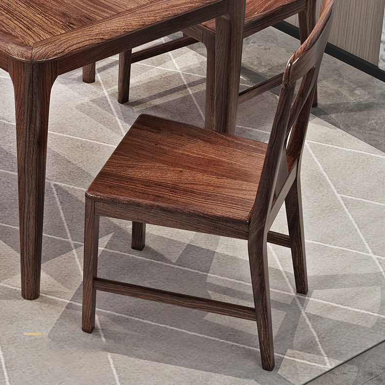 Ensemble de restauration en bois massif de style traditionnel avec table de noyer et base de 4 jambes pour un usage domestique