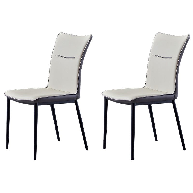 Chaise latéral de maison Scandinave Metal Solid Back 17.7 '' Chaise de restauration de large avec des jambes noires