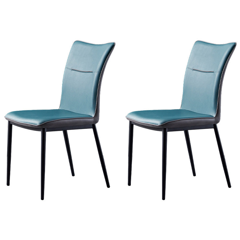 Chaise latéral de maison Scandinave Metal Solid Back 17.7 '' Chaise de restauration de large avec des jambes noires