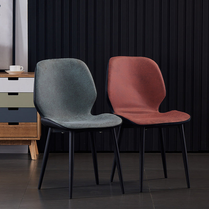 Chaises de salle à manger sans accoudoirs en cuir modernes, chaise latérale à oreilles avec pieds noirs
