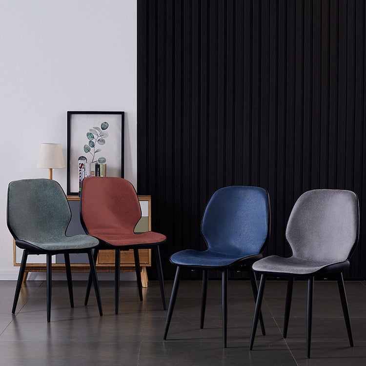 Chaises de salle à manger sans accoudoirs en cuir modernes, chaise latérale à oreilles avec pieds noirs