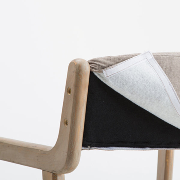 Chaise de salle à manger contemporaine avec accoudoirs ouverts de 18 po de large et 4 pieds en bois pour un usage domestique