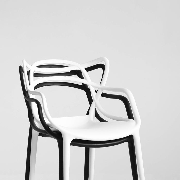 Chaise latérale de salle à manger à dossier ouvert en plastique nordique 33" H dinant la chaise pour le restaurant