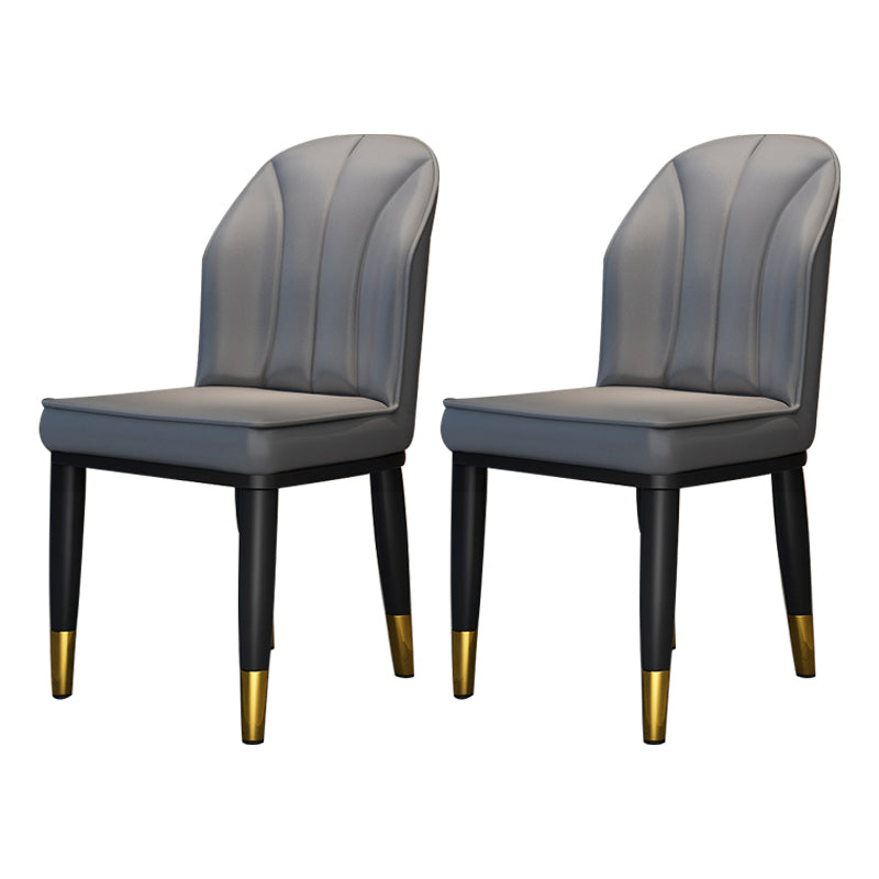 La salle à manger contemporaine en métal préside les chaises latérales à oreilles de finition métallique