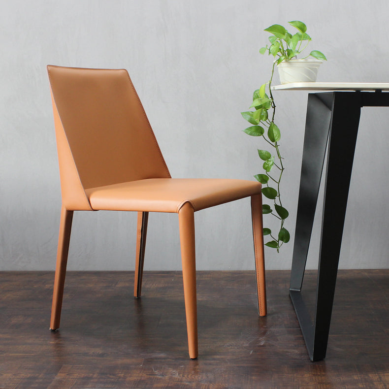 Chaise contemporaine à dossier solide, chaise en cuir de 18 pouces de large avec 4 pieds en métal pour la maison