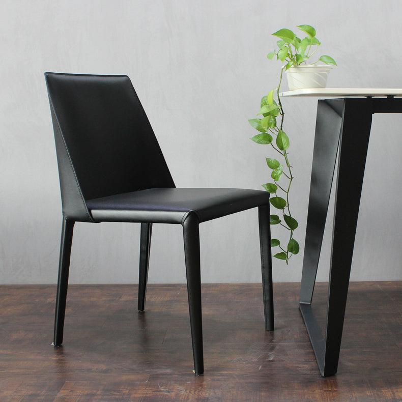 Chaise contemporaine à dossier solide, chaise en cuir de 18 pouces de large avec 4 pieds en métal pour la maison