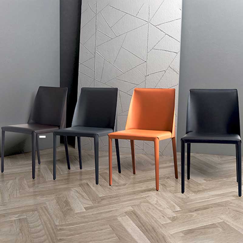 Chaise contemporaine à dossier solide, chaise en cuir de 18 pouces de large avec 4 pieds en métal pour la maison