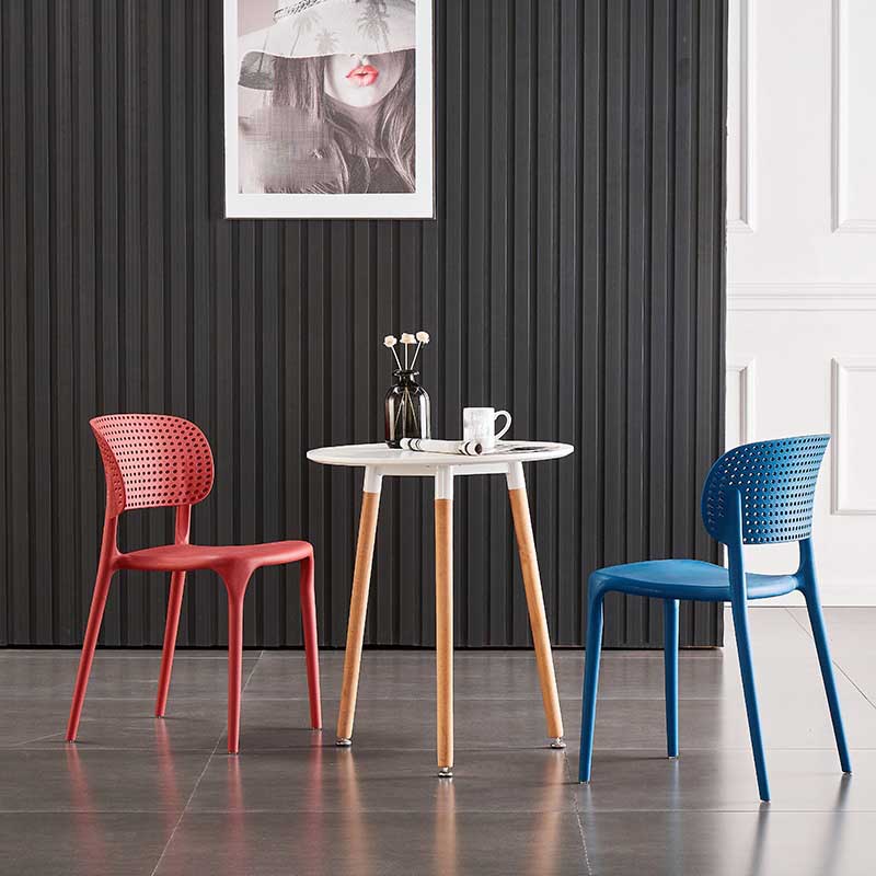 Chaise latéral en plastique de style glamour