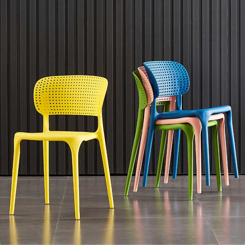 Chaise latéral en plastique de style glamour