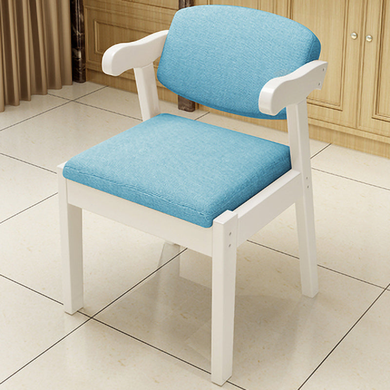 Chaise latéral en bois contemporain avec bras ouvert à l'arrière pour salle à manger pour la maison