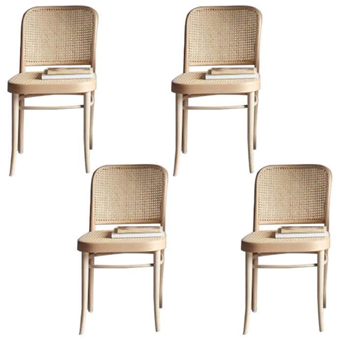 Cuisine contemporaine ouvrant le dossier de la chaise d'appoint de salle à manger en bois massif
