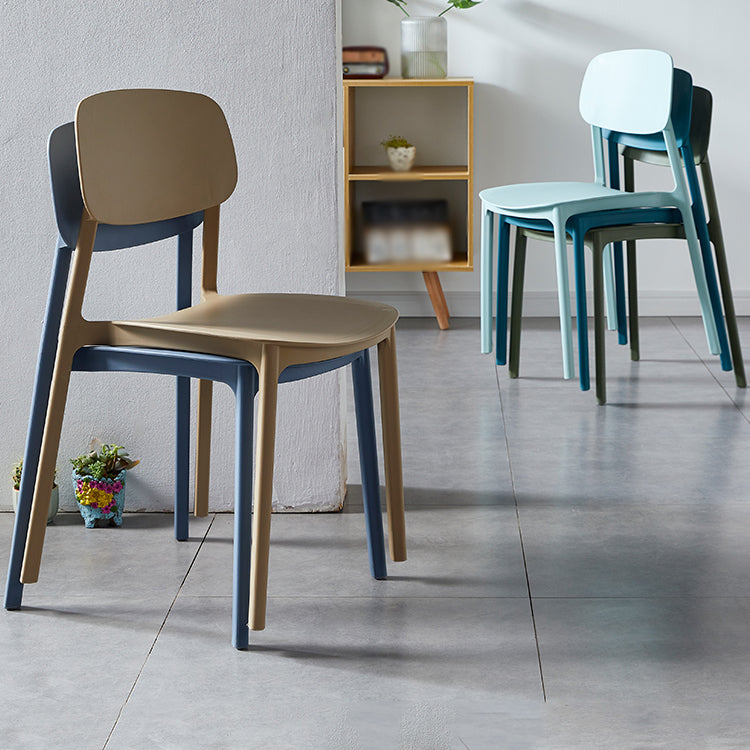 Chaise de salle à manger contemporaine en plastique, finition mate, chaise latérale de salle à manger à dossier ouvert