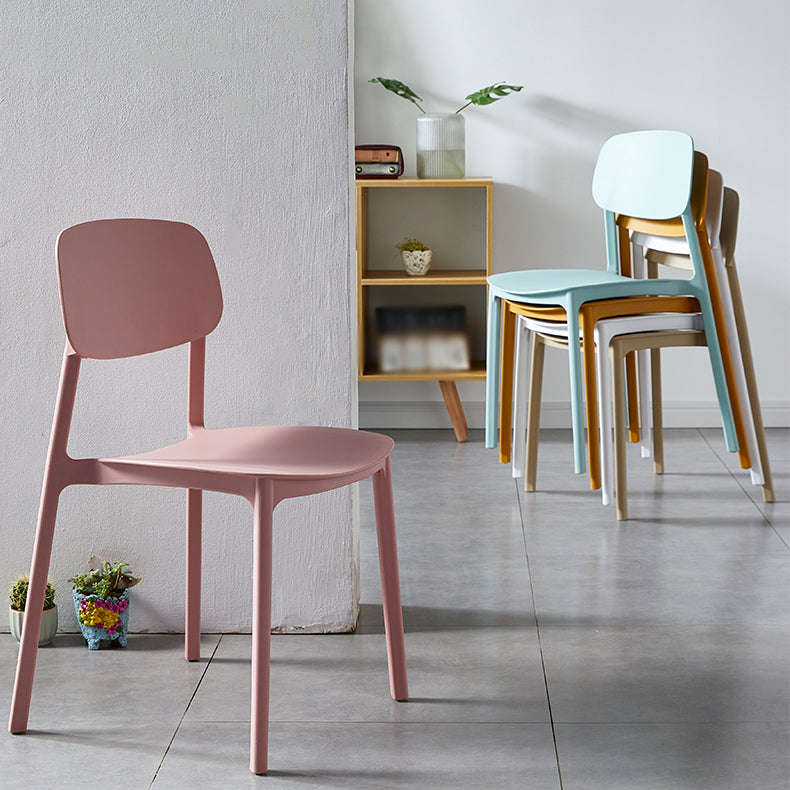 Chaise de salle à manger contemporaine en plastique, finition mate, chaise latérale de salle à manger à dossier ouvert
