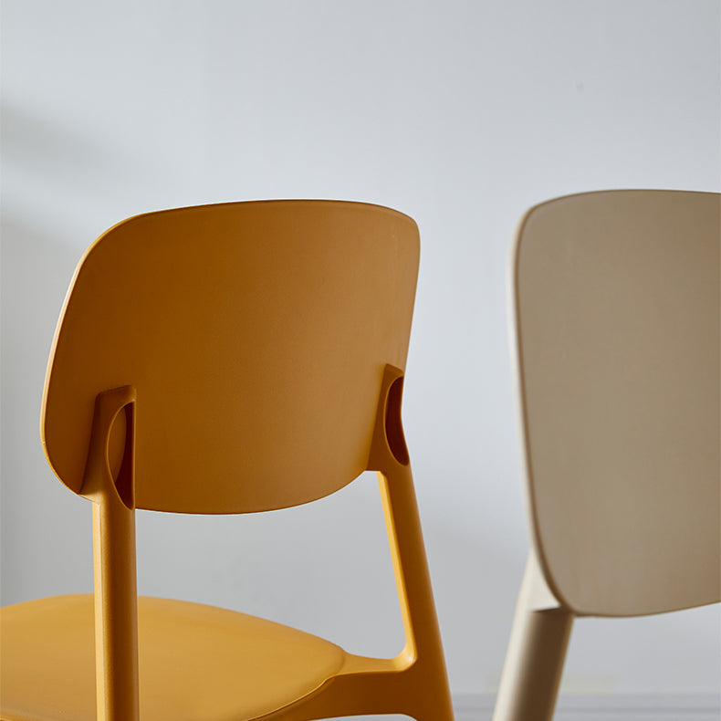 Chaise de salle à manger contemporaine en plastique, finition mate, chaise latérale de salle à manger à dossier ouvert