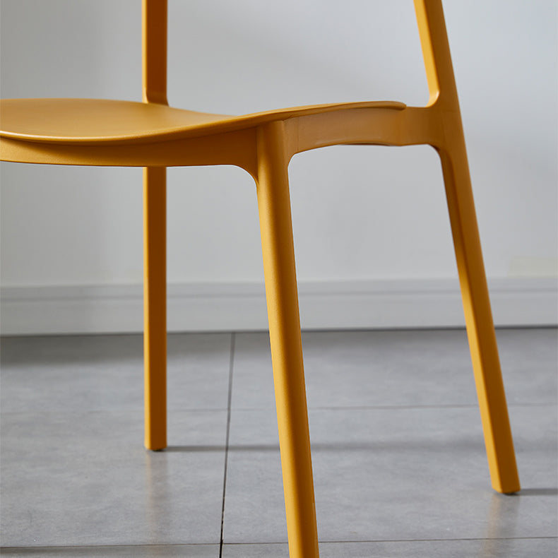 Chaise de salle à manger contemporaine en plastique, finition mate, chaise latérale de salle à manger à dossier ouvert