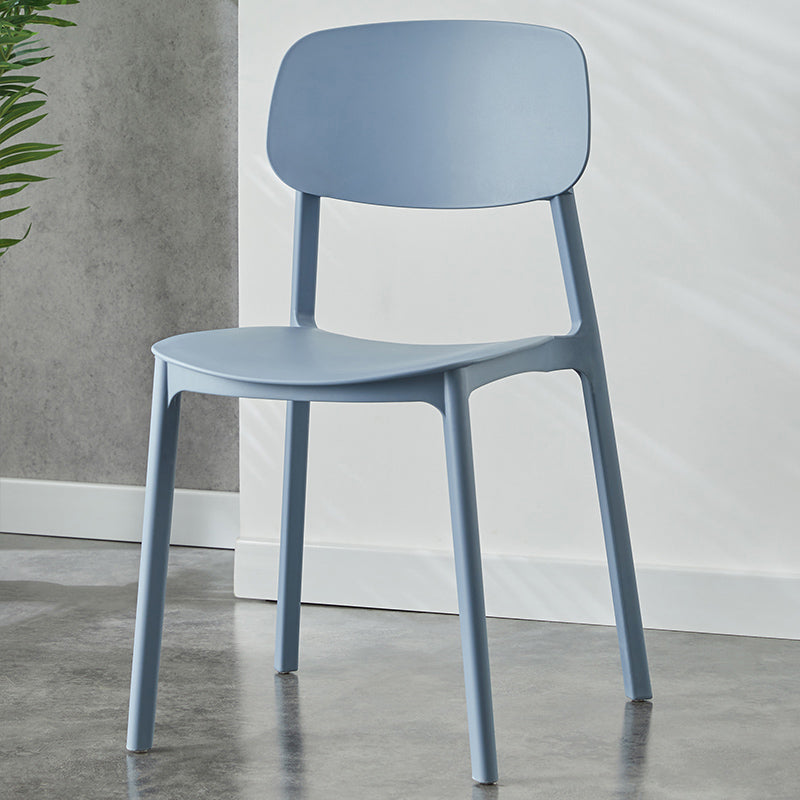 Chaise de salle à manger contemporaine en plastique, finition mate, chaise latérale de salle à manger à dossier ouvert
