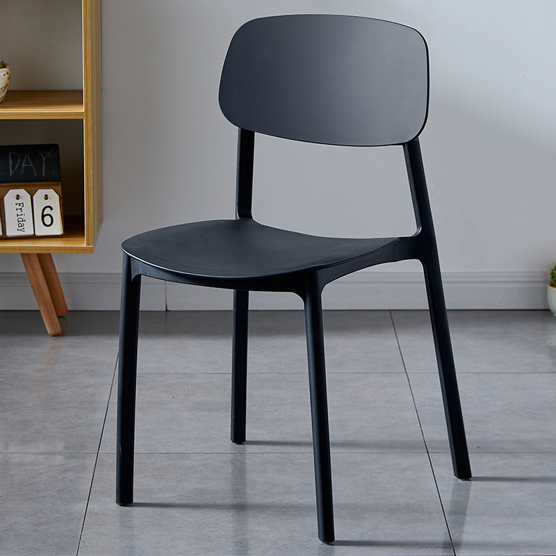 Chaise de salle à manger contemporaine en plastique, finition mate, chaise latérale de salle à manger à dossier ouvert