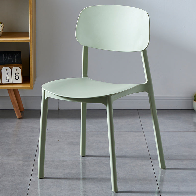 Chaise de salle à manger contemporaine en plastique, finition mate, chaise latérale de salle à manger à dossier ouvert