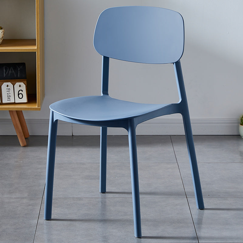 Chaise de salle à manger contemporaine en plastique, finition mate, chaise latérale de salle à manger à dossier ouvert