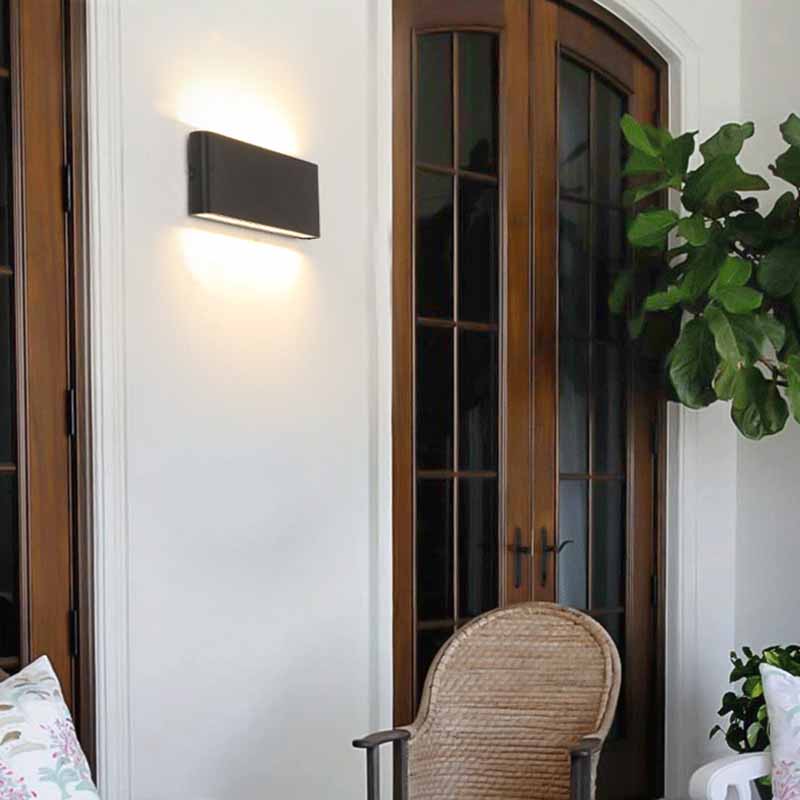 Pronzo della parete della casa con pale per la casa per le vetrici.