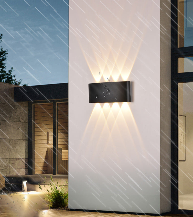 Pronzo della parete della casa con pale per la casa per le vetrici.