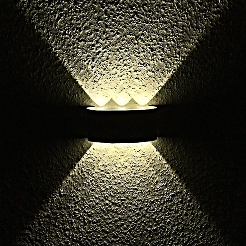 Pronzo della parete della casa con pale per la casa per le vetrici.