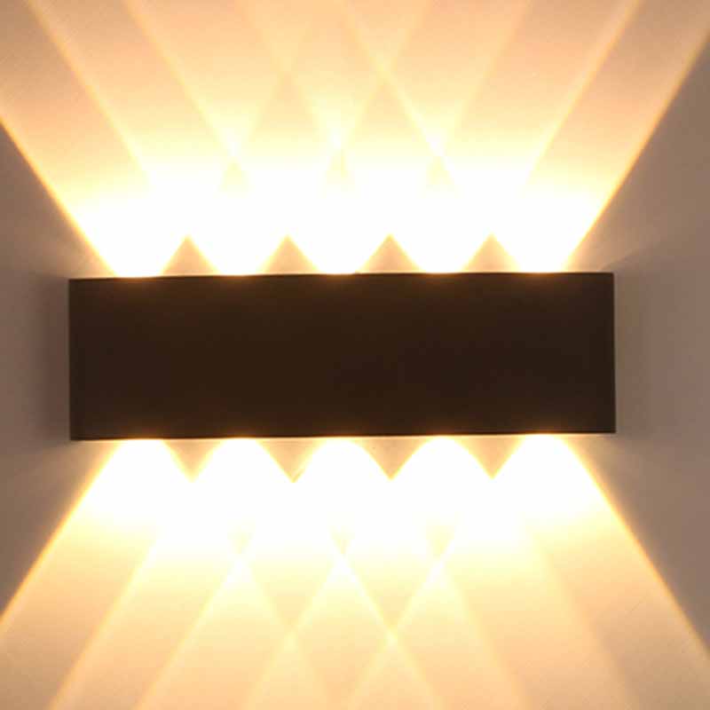 Pronzo della parete della casa con pale per la casa per le vetrici.