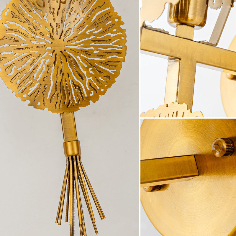 Luz de pared de forma de loto dorado en la lámpara de pared de hierro electroplacado de estilo creativo moderno para espacios interiores