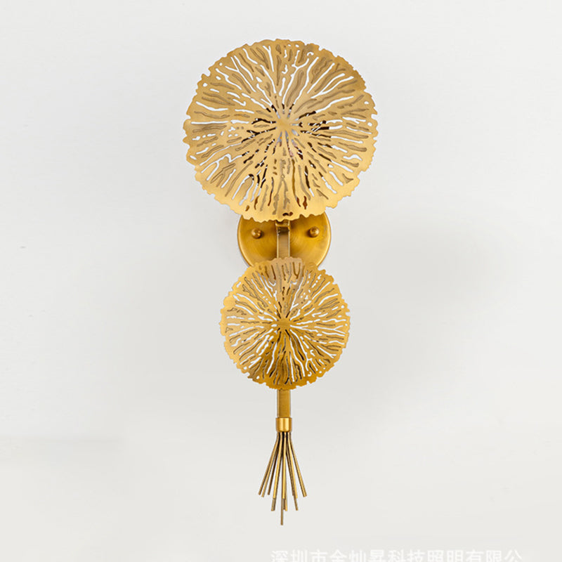 Luz de pared de forma de loto dorado en la lámpara de pared de hierro electroplacado de estilo creativo moderno para espacios interiores
