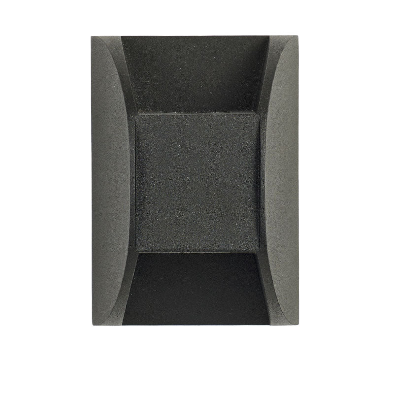 Prononi murali minimalisti contemporanei su e giù per il corridoio del portico