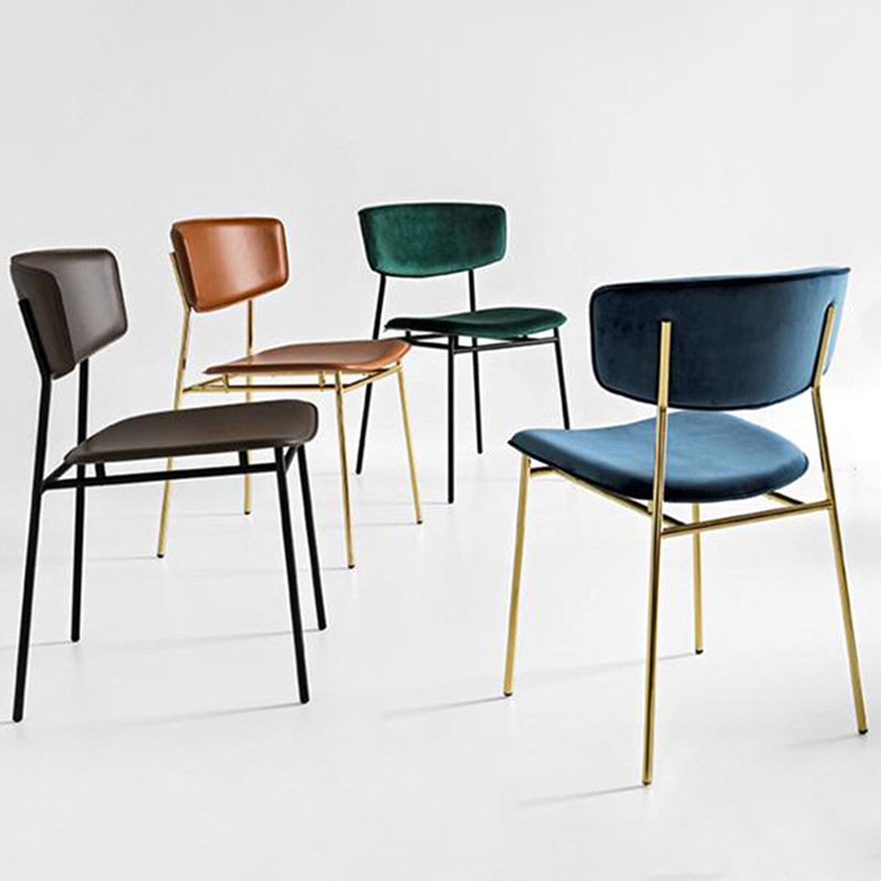 Chaise latérale de restaurant contemporaine en cuir, chaise de salle à manger ouverte de couleur foncée