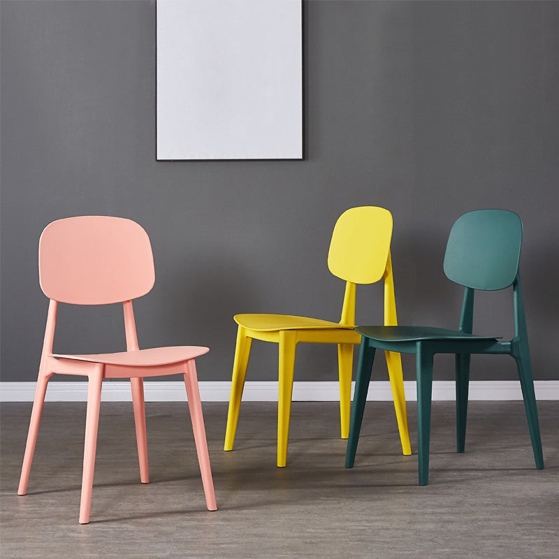 Cuisine moderne dinant la chaise latérale en plastique ouvrant la chaise latérale de salle à manger arrière