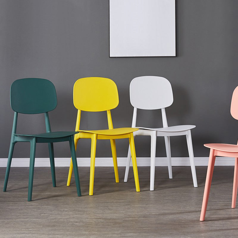 Cuisine moderne dinant la chaise latérale en plastique ouvrant la chaise latérale de salle à manger arrière