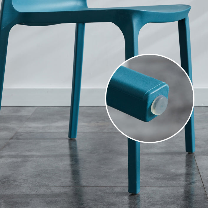 Chaise de salle à manger empilable en plastique à oreilles de fauteuil contemporain à la maison