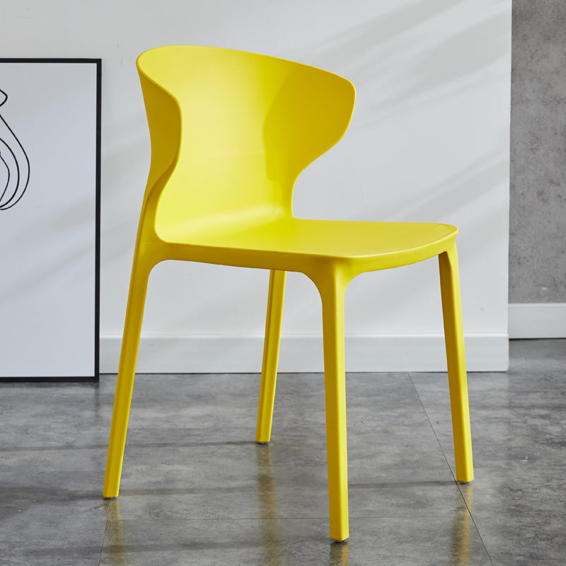 Chaise de salle à manger empilable en plastique à oreilles de fauteuil contemporain à la maison
