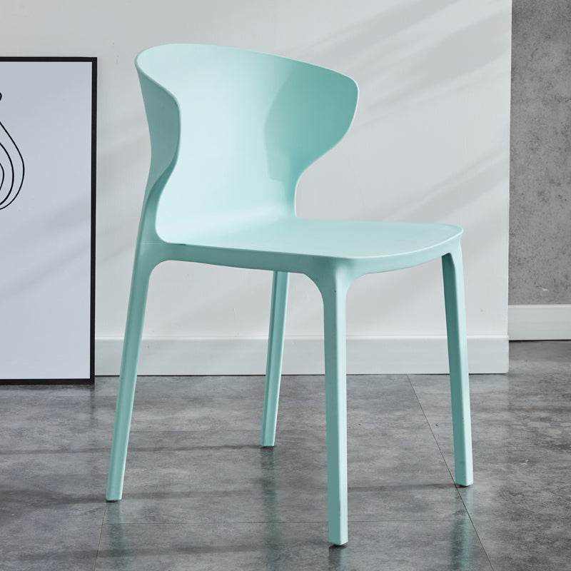 Chaise de salle à manger empilable en plastique à oreilles de fauteuil contemporain à la maison