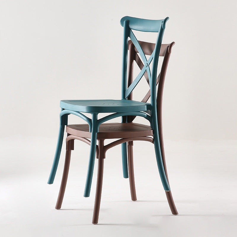 Chaise de salle à manger en plastique de style moderne, chaise latérale à dossier croisé de 17 pouces de large pour la cuisine