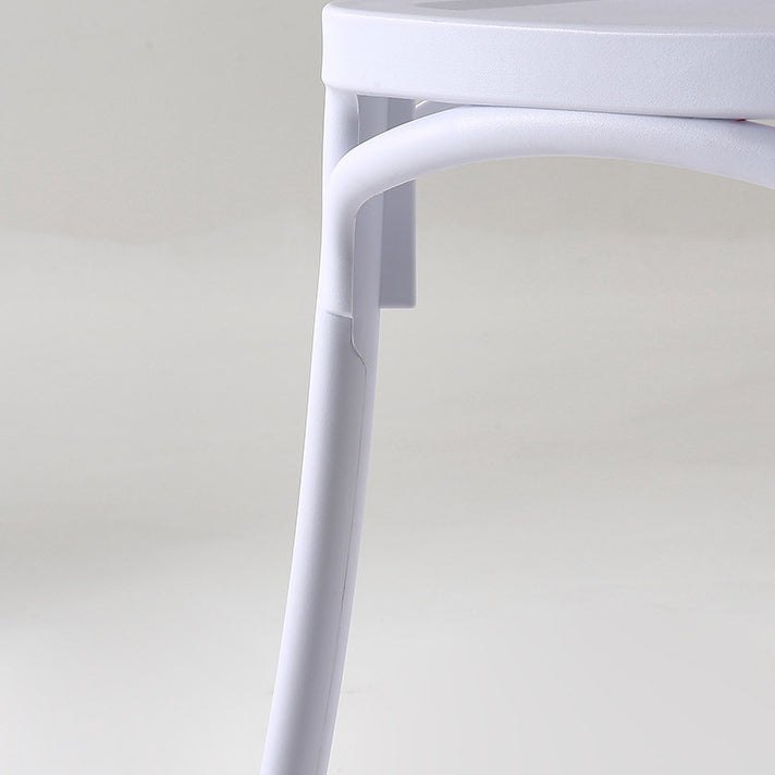 Chaise de salle à manger en plastique de style moderne, chaise latérale à dossier croisé de 17 pouces de large pour la cuisine