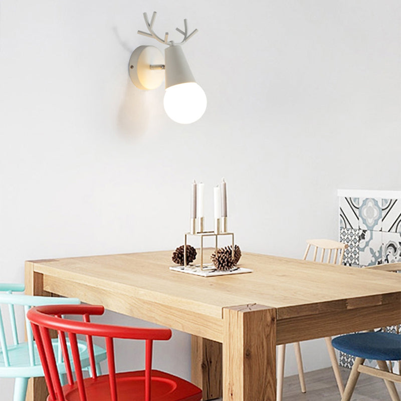 Atletas de hierro Luz de la pared Simple Modern Style 1 Luz de montaje en la pared interior de luz.