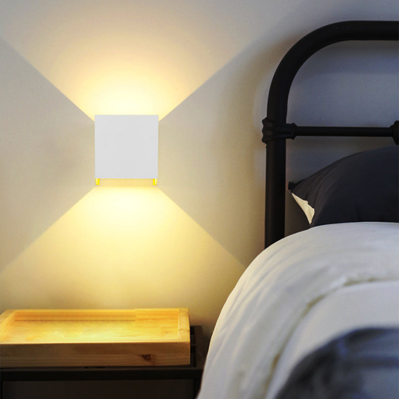 Iluminación de pared de sombra geométrica estilo de metal simple moderno 1 luz de pared ligera