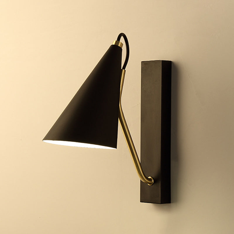 Moderna lampada a parete conica a parete singola creativa a parete singola per camera da letto