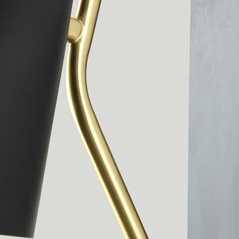 Moderna lampada a parete conica a parete singola creativa a parete singola per camera da letto