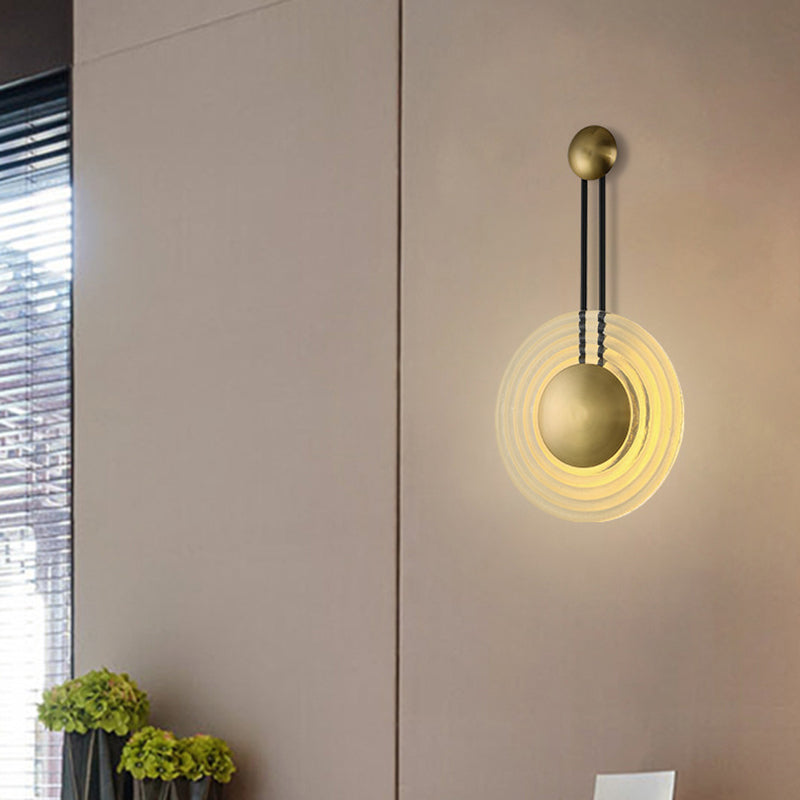 Lámpara de pared LED circular dorada en moderna luz de pared de hierro de electroplacas de estilo creativo para dormitorio