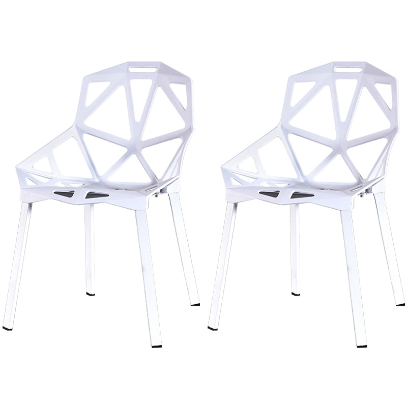 Chaise de salle à manger sans bras en plastique contemporain chaise latéral croisée pour usage à domicile