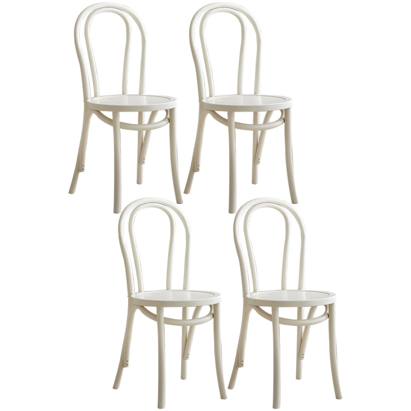La salle à manger traditionnelle en bois massif préside les chaises latérales arrière mates de Windsor de finition