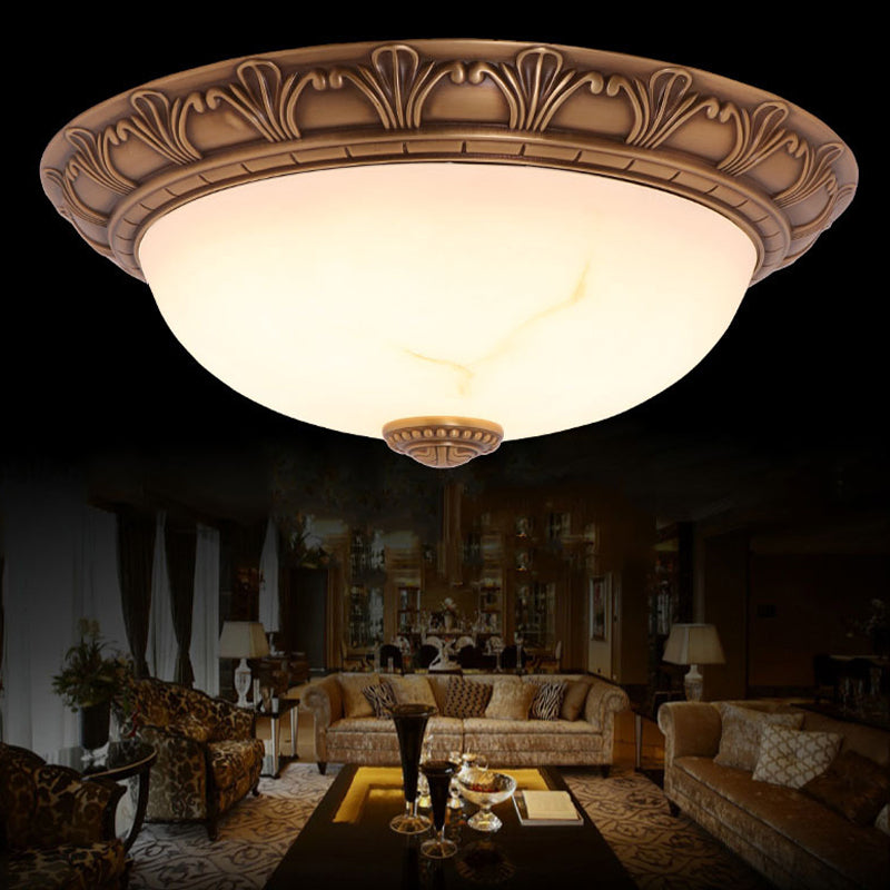 Installation encastrée de style classique avec abat - jour en verre plafonnier encastré en laiton pour les espaces intérieurs